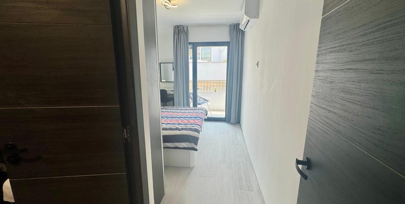 Resale - Apartment / flat -
Torrevieja - Paseo maritimo