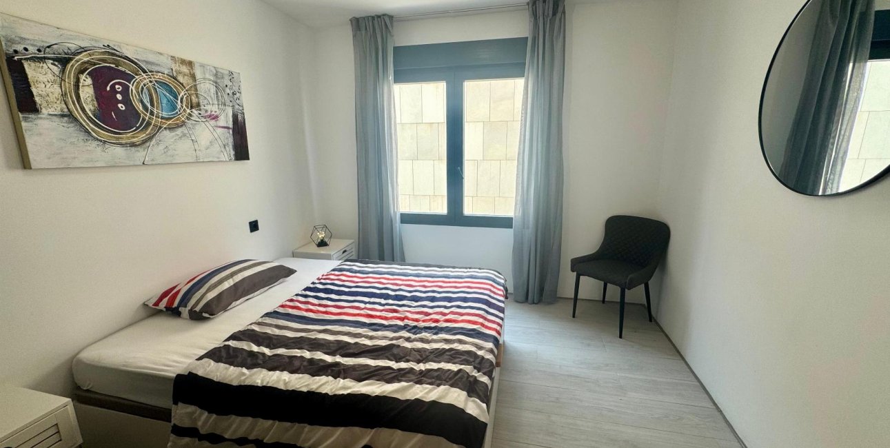 Resale - Apartment / flat -
Torrevieja - Paseo maritimo