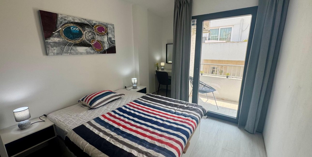 Resale - Apartment / flat -
Torrevieja - Paseo maritimo