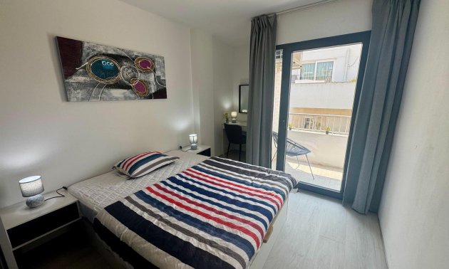 Resale - Apartment / flat -
Torrevieja - Paseo maritimo