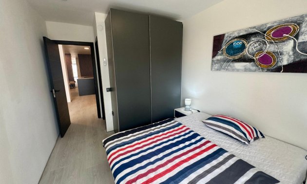 Resale - Apartment / flat -
Torrevieja - Paseo maritimo