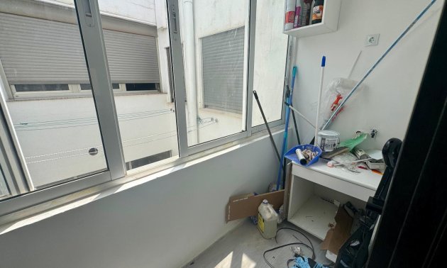 Resale - Apartment / flat -
Torrevieja - Paseo maritimo