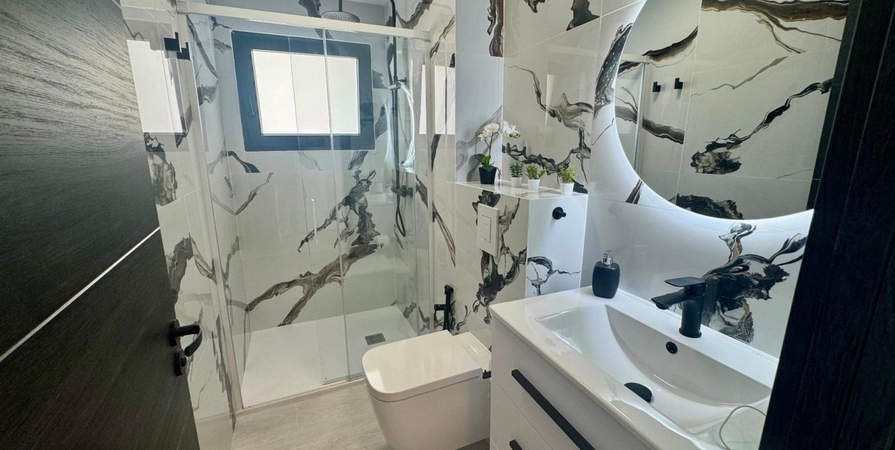 Resale - Apartment / flat -
Torrevieja - Paseo maritimo