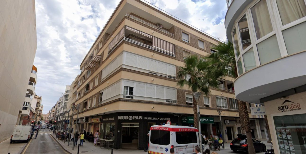 Resale - Apartment / flat -
Torrevieja - Paseo maritimo