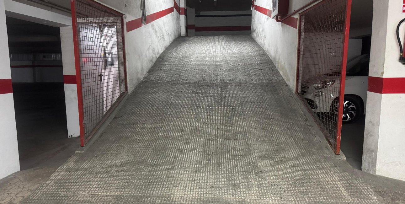 Reventa - Garaje -
Torrevieja - Acequion