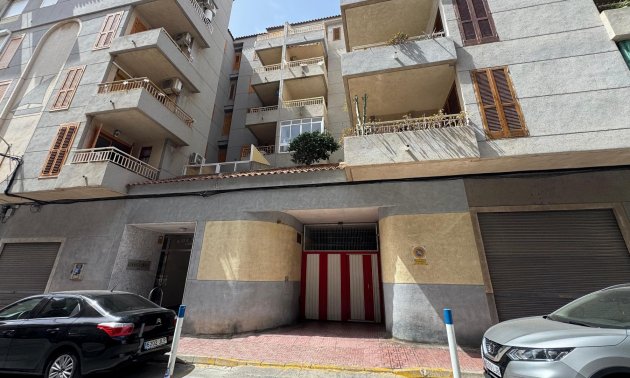 Reventa - Garaje -
Torrevieja - Acequion