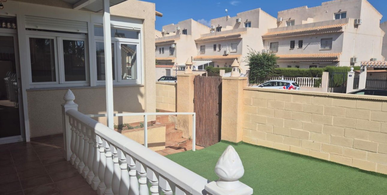 Resale - Villa -
Orihuela Costa - La Zenia- Orihuela costa