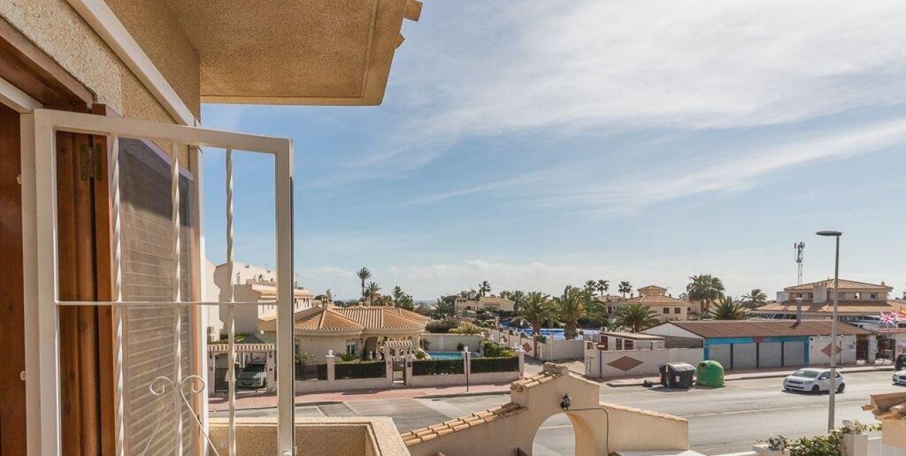 Resale - Villa -
Orihuela Costa - La Zenia- Orihuela costa