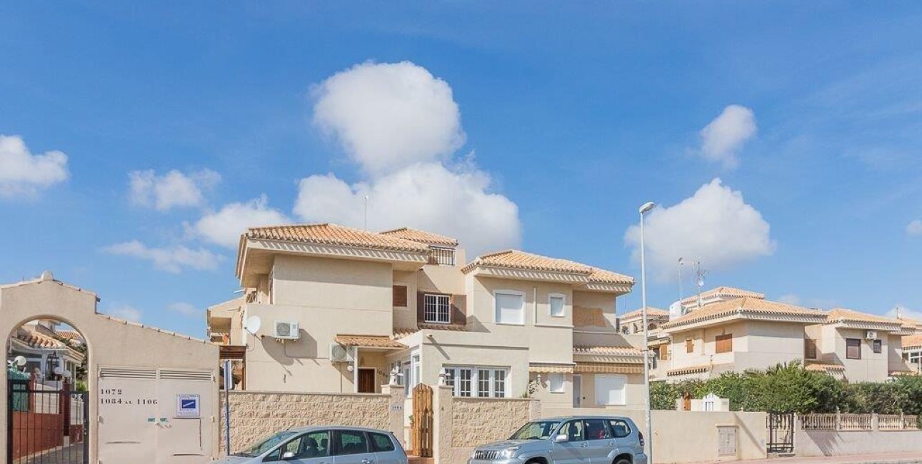 Resale - Villa -
Orihuela Costa - La Zenia- Orihuela costa