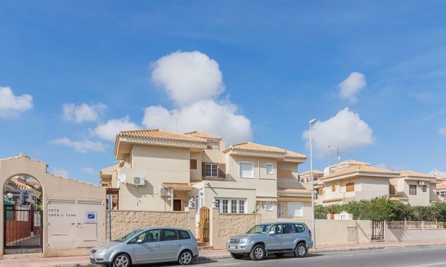 Resale - Villa -
Orihuela Costa - La Zenia- Orihuela costa