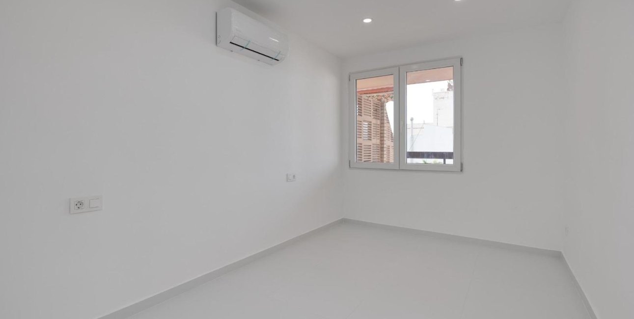 Reventa - Apartamento / piso -
Torrevieja - Playa de los Naufragos