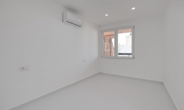 Reventa - Apartamento / piso -
Torrevieja - Playa de los Naufragos