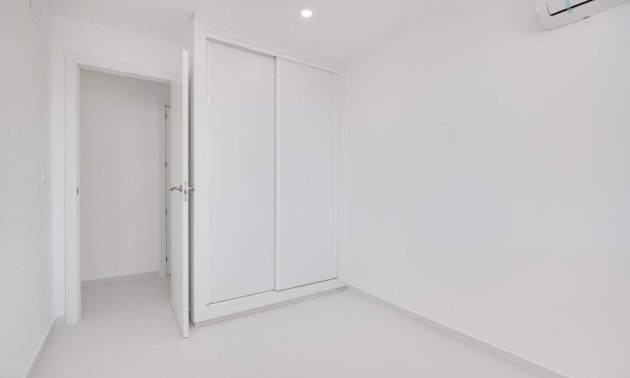 Reventa - Apartamento / piso -
Torrevieja - Playa de los Naufragos