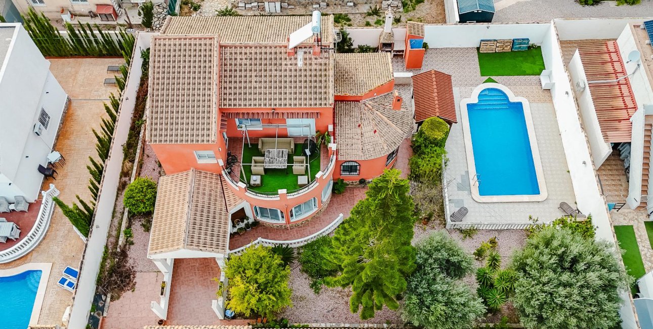 Resale - Villa -
Torrevieja - Torretas  - La Siesta - El Limonar