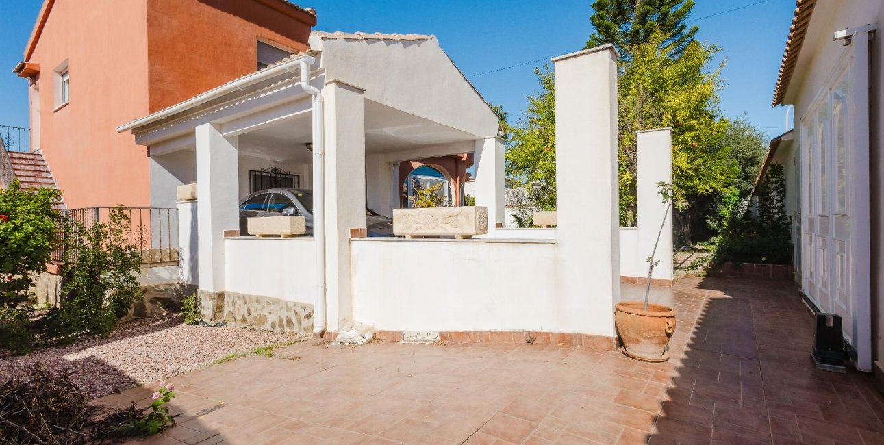 Resale - Villa -
Torrevieja - Torretas  - La Siesta - El Limonar