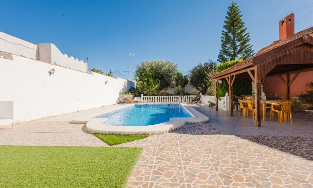Resale - Villa -
Torrevieja - Torretas  - La Siesta - El Limonar