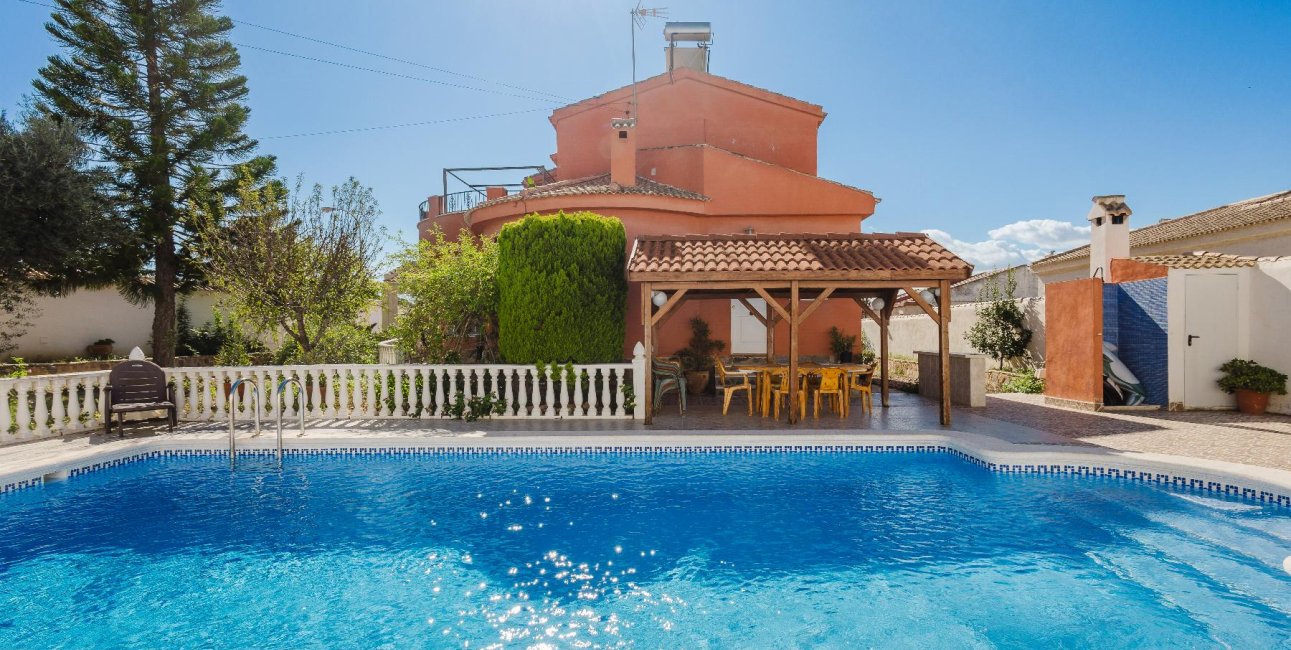 Resale - Villa -
Torrevieja - Torretas  - La Siesta - El Limonar