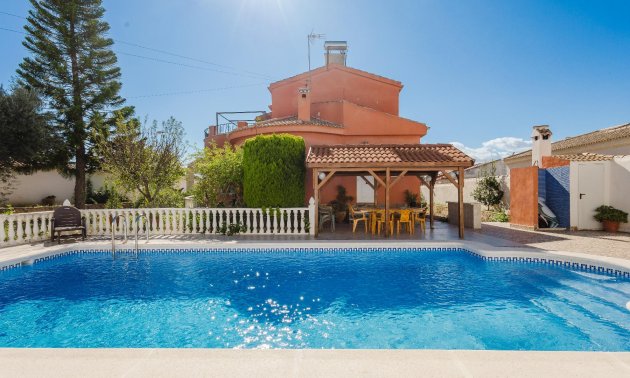 Resale - Villa -
Torrevieja - Torretas  - La Siesta - El Limonar