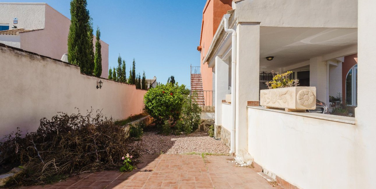 Resale - Villa -
Torrevieja - Torretas  - La Siesta - El Limonar