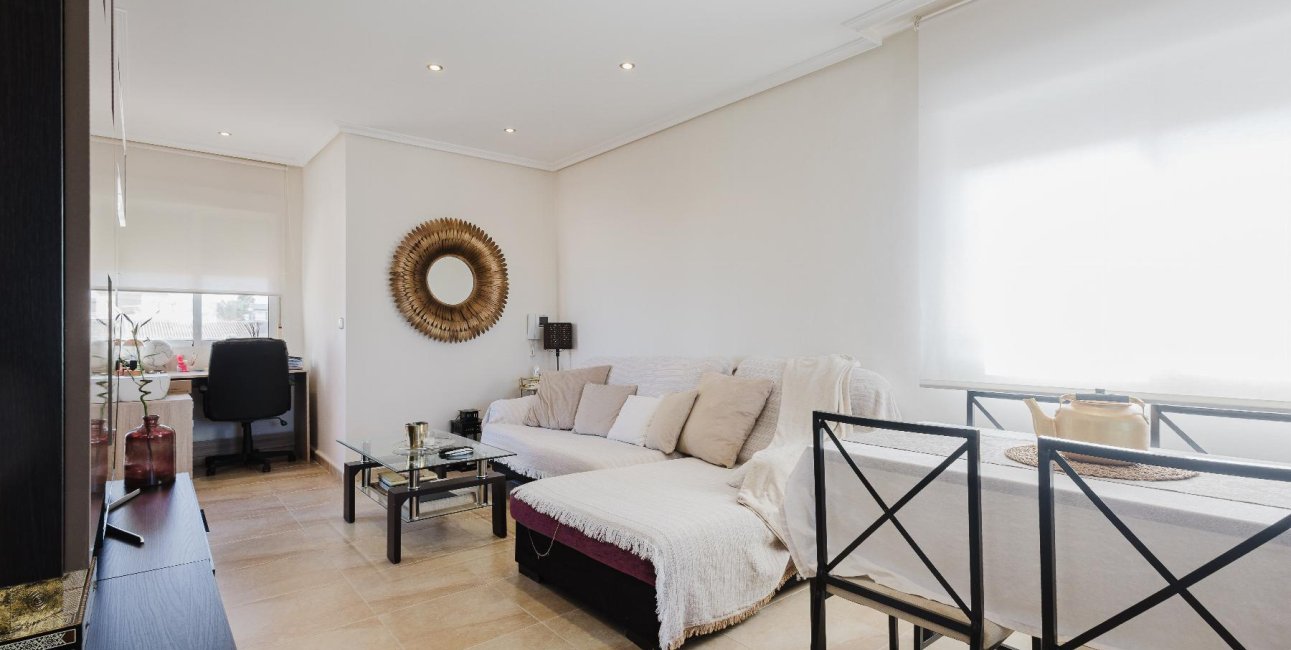 Resale - Villa -
Torrevieja - Torretas  - La Siesta - El Limonar