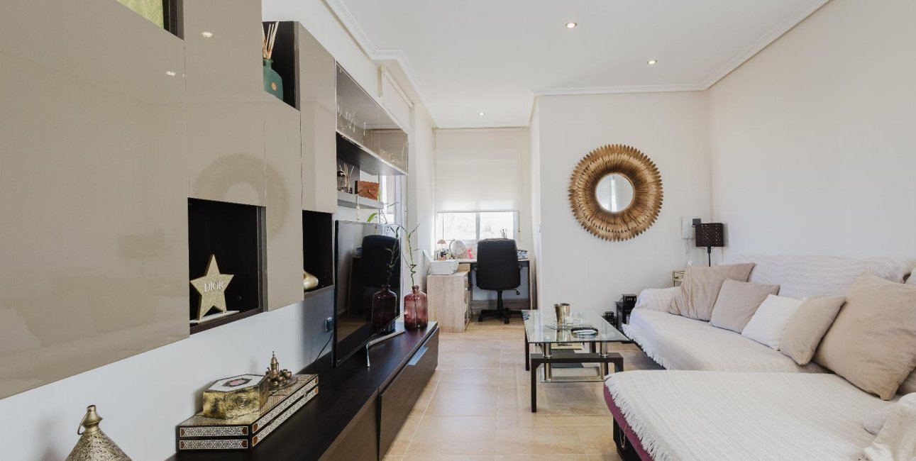 Resale - Villa -
Torrevieja - Torretas  - La Siesta - El Limonar