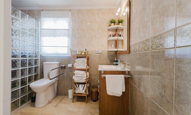 Resale - Villa -
Torrevieja - Torretas  - La Siesta - El Limonar