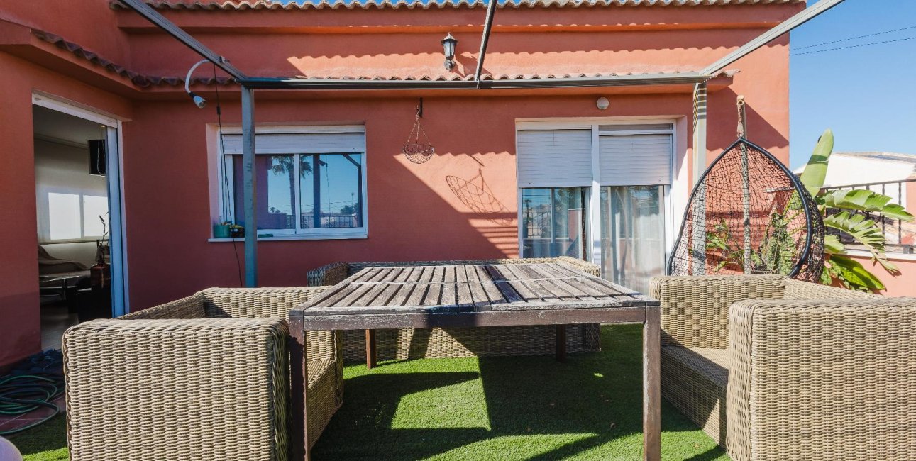 Resale - Villa -
Torrevieja - Torretas  - La Siesta - El Limonar