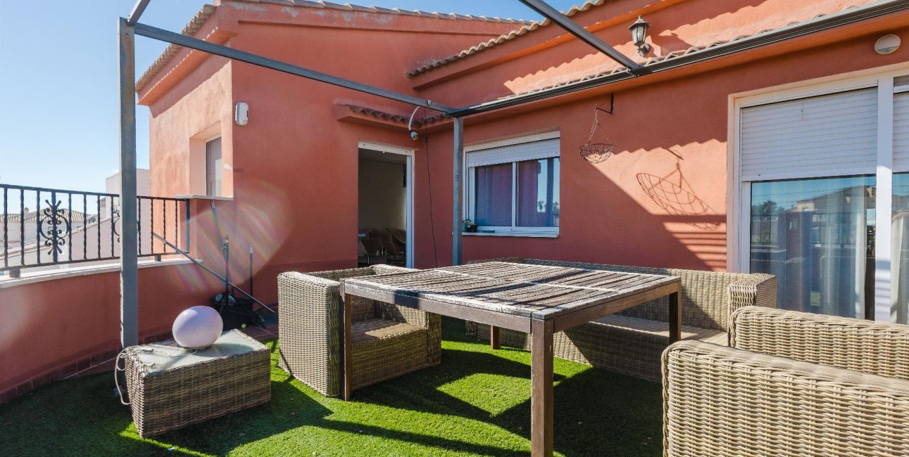 Resale - Villa -
Torrevieja - Torretas  - La Siesta - El Limonar