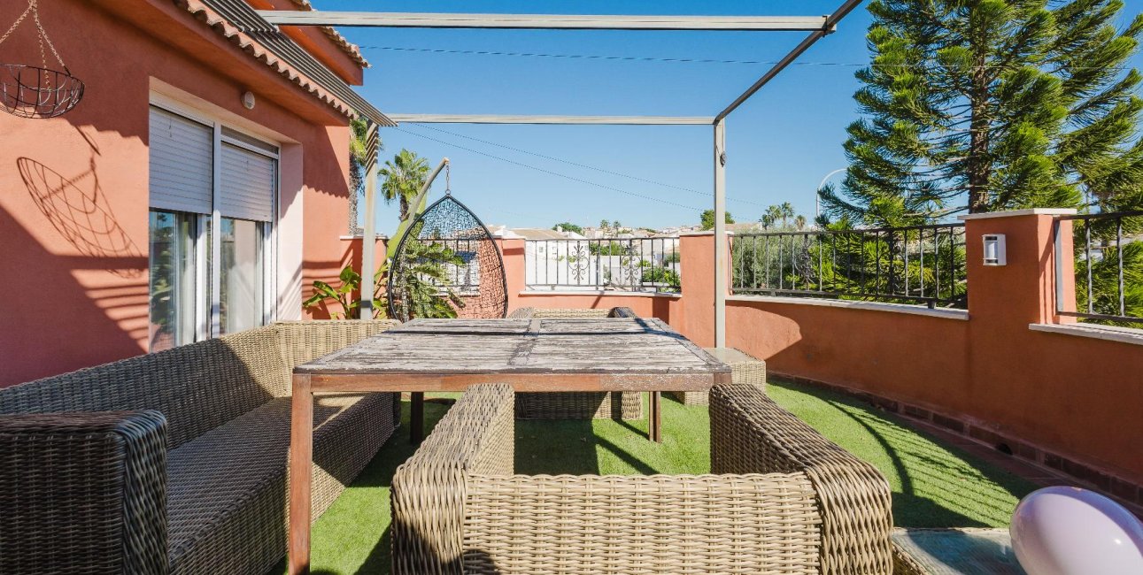 Resale - Villa -
Torrevieja - Torretas  - La Siesta - El Limonar