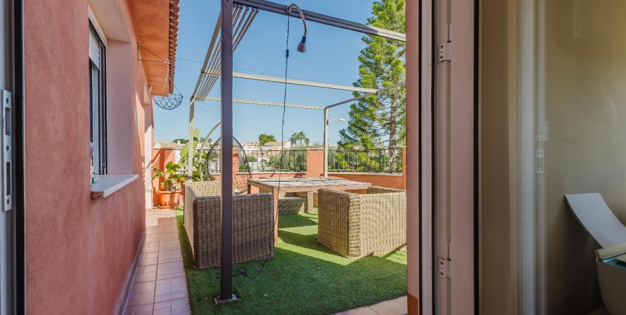 Resale - Villa -
Torrevieja - Torretas  - La Siesta - El Limonar