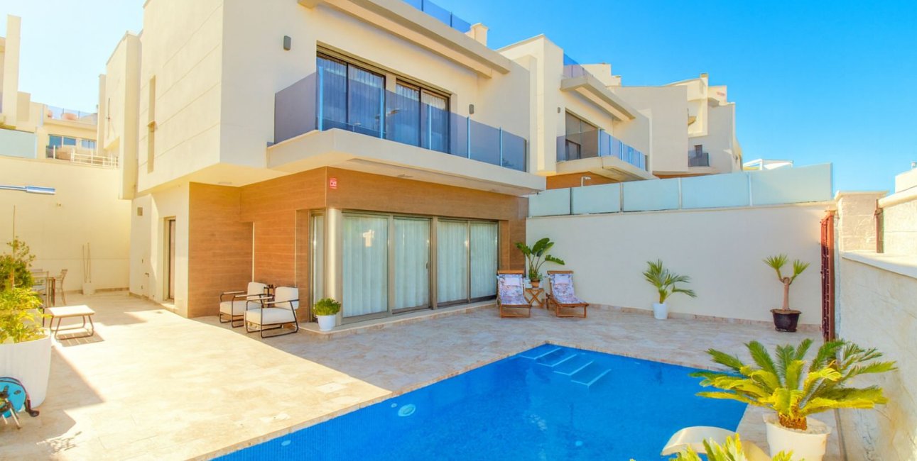 Resale - Villa -
Orihuela Costa - Villamartín