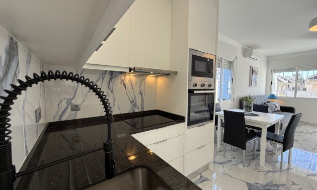 Rynek wtórny - Dom Szeregowy -
Torrevieja - El Chaparral