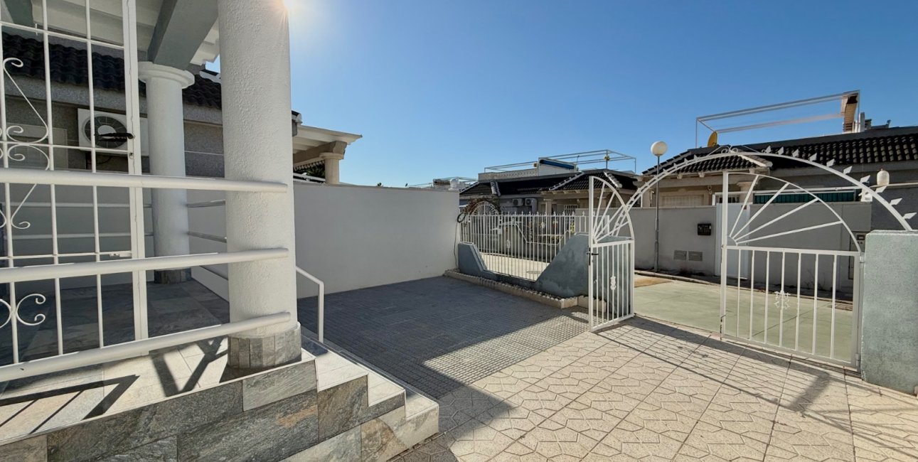 Rynek wtórny - Dom Szeregowy -
Torrevieja - El Chaparral