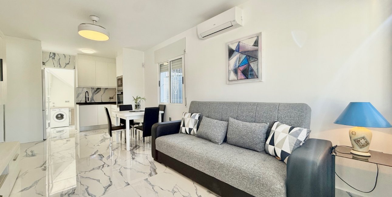 Rynek wtórny - Dom Szeregowy -
Torrevieja - El Chaparral