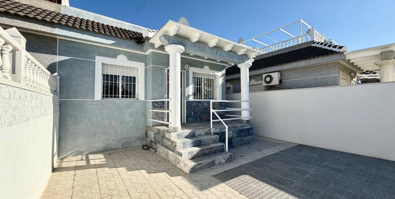 Rynek wtórny - Dom Szeregowy -
Torrevieja - El Chaparral