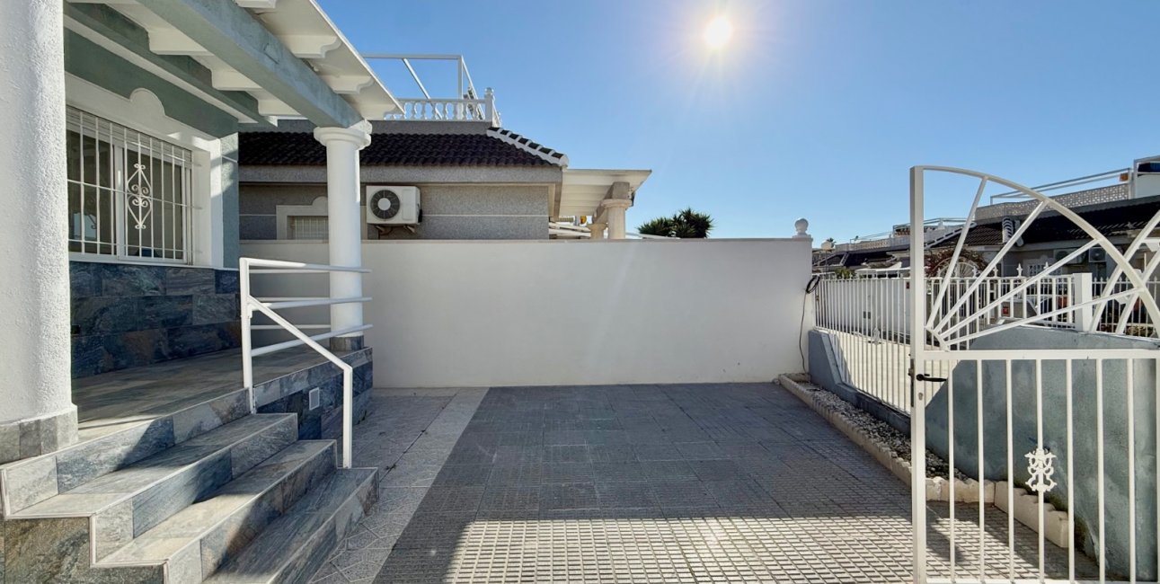 Rynek wtórny - Dom Szeregowy -
Torrevieja - El Chaparral