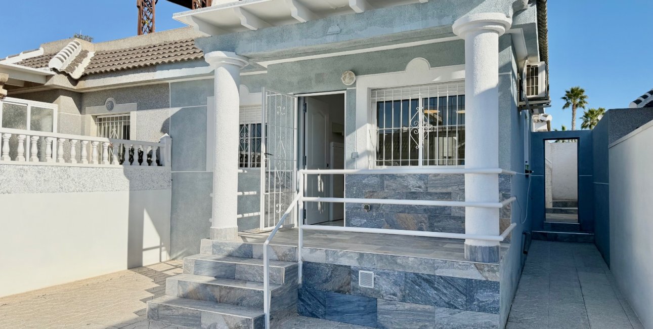 Rynek wtórny - Dom Szeregowy -
Torrevieja - El Chaparral