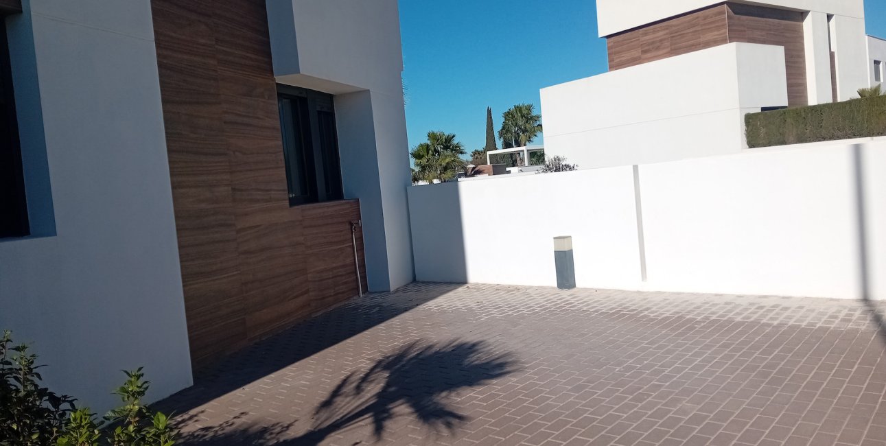 Resale - Villa -
Algorfa - La Finca Golf Resort