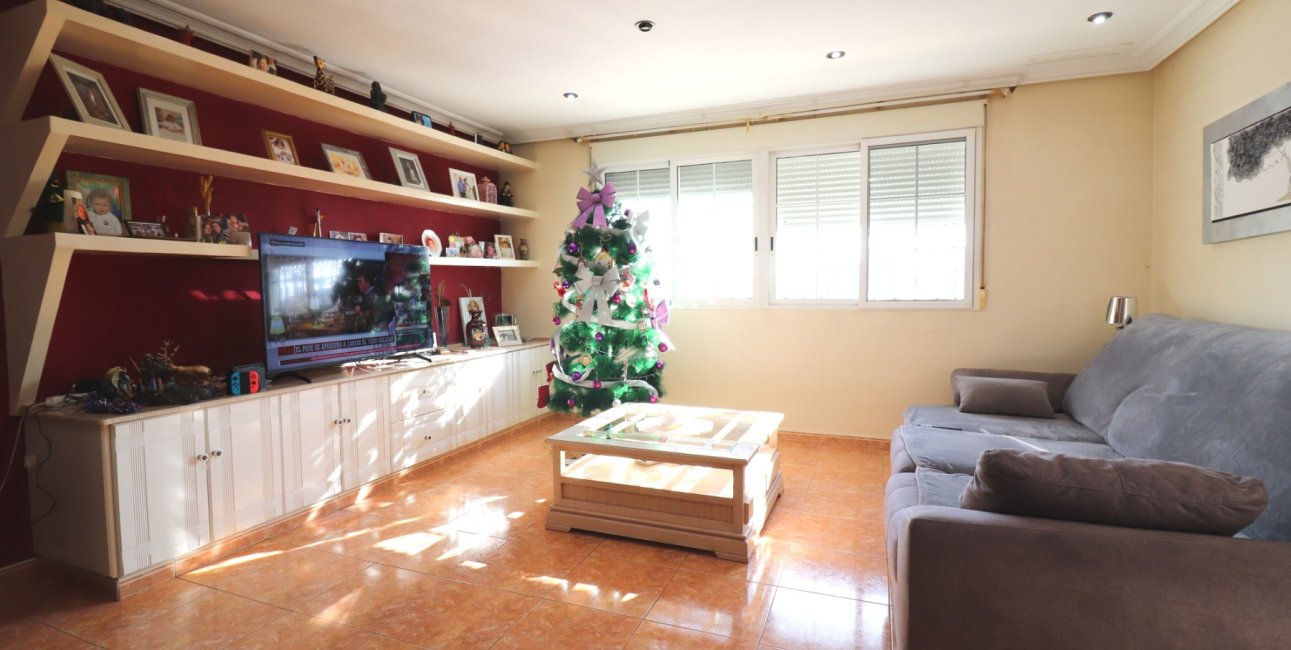 Resale - Villa -
Almoradi - El Saladar