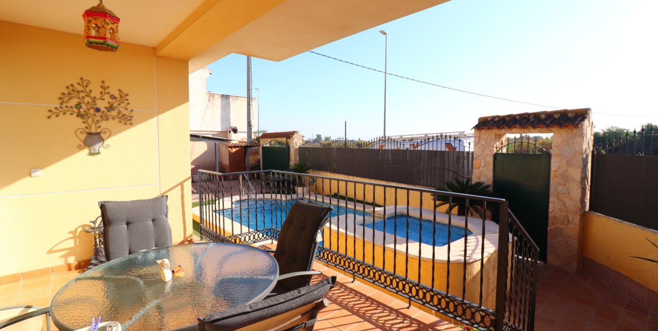 Resale - Villa -
Almoradi - El Saladar