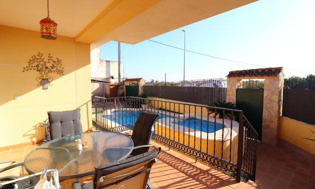 Resale - Villa -
Almoradi - El Saladar