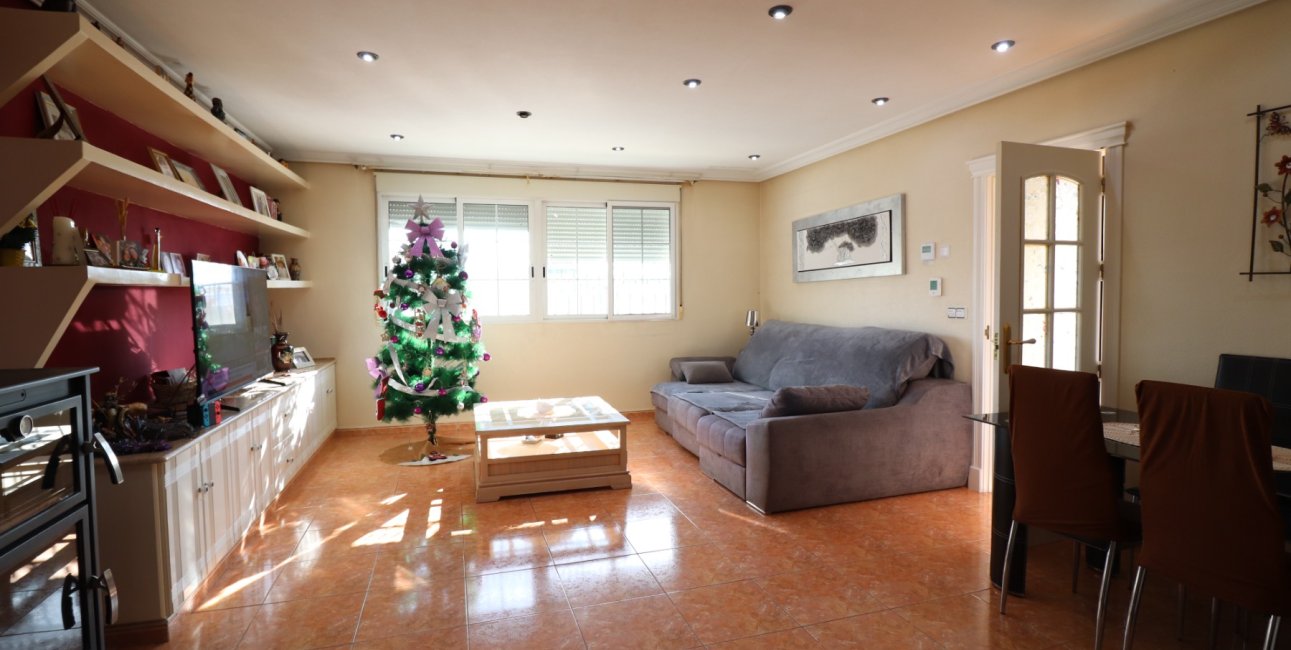 Resale - Villa -
Almoradi - El Saladar