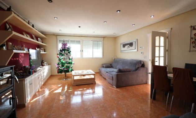 Resale - Villa -
Almoradi - El Saladar