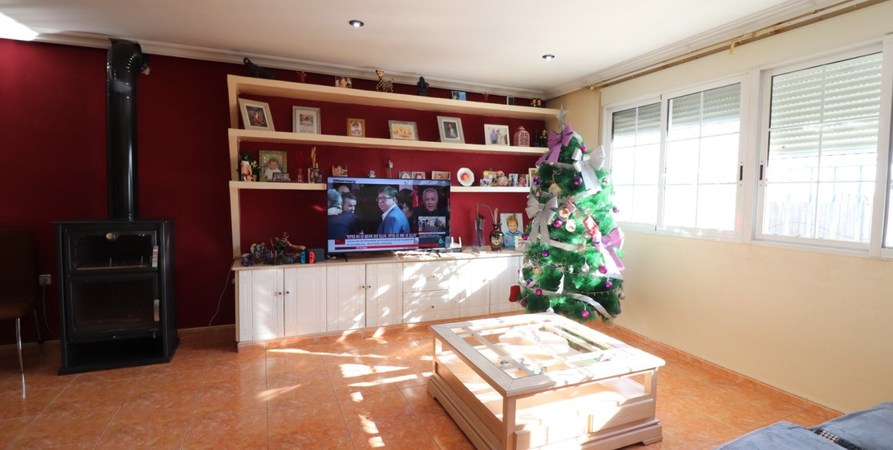 Resale - Villa -
Almoradi - El Saladar