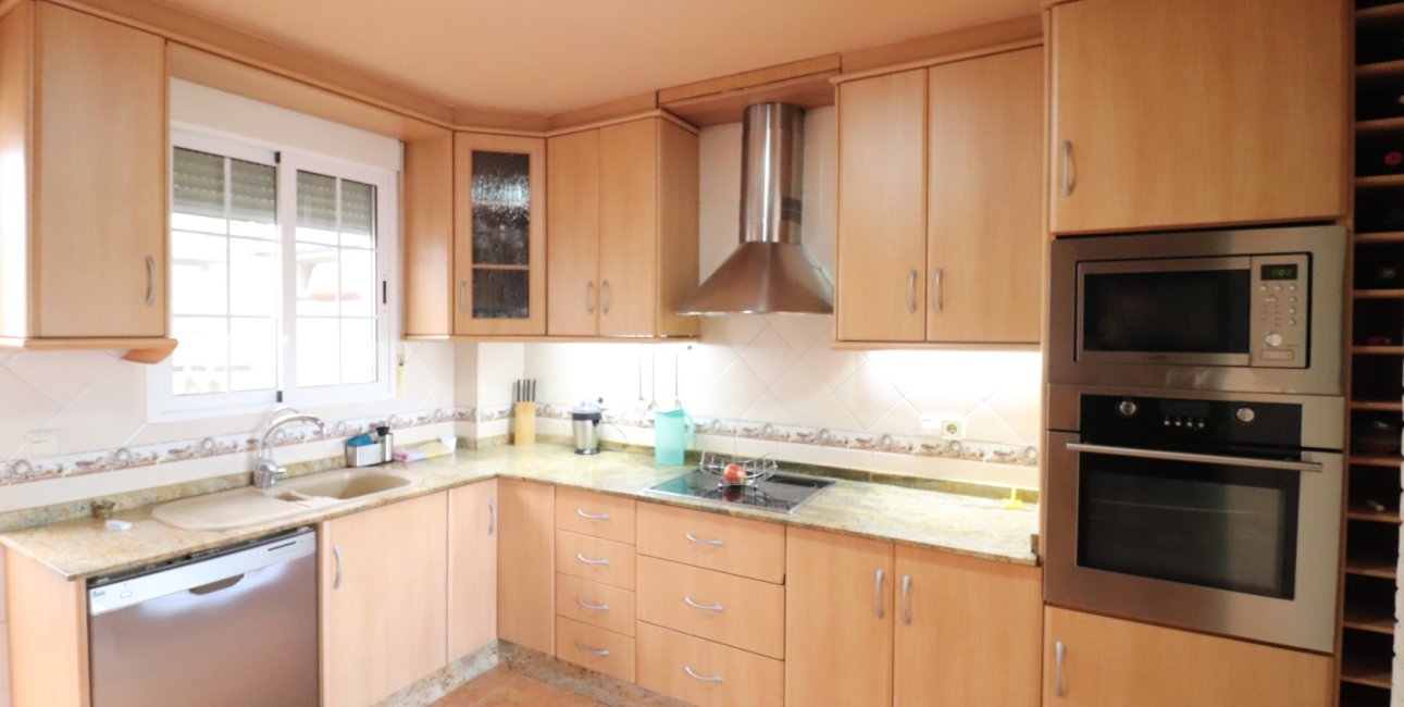 Resale - Villa -
Almoradi - El Saladar