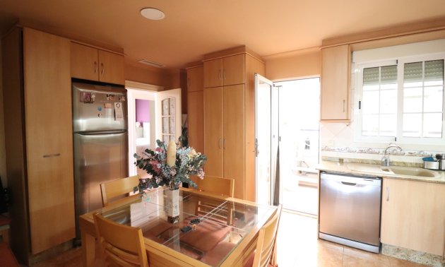 Resale - Villa -
Almoradi - El Saladar