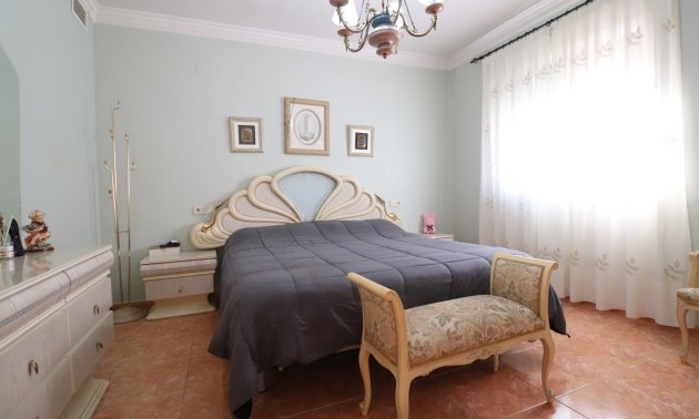 Resale - Villa -
Almoradi - El Saladar
