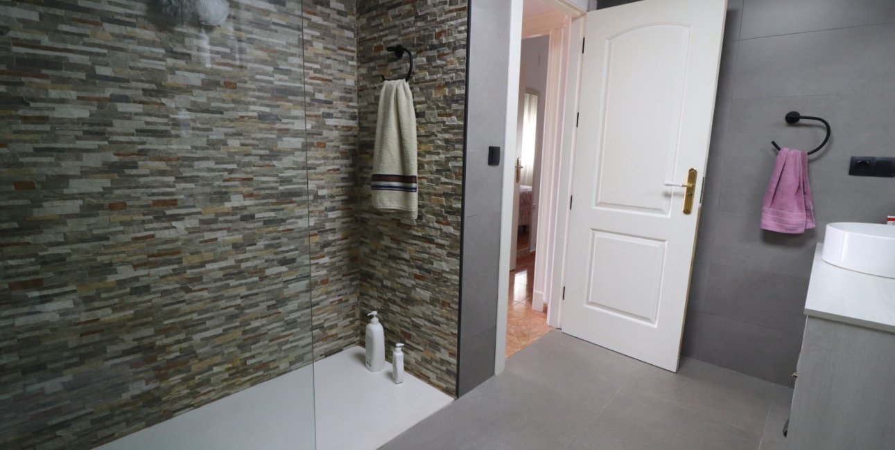 Resale - Villa -
Almoradi - El Saladar