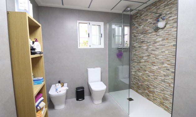 Resale - Villa -
Almoradi - El Saladar