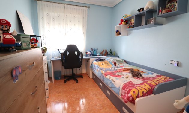 Resale - Villa -
Almoradi - El Saladar